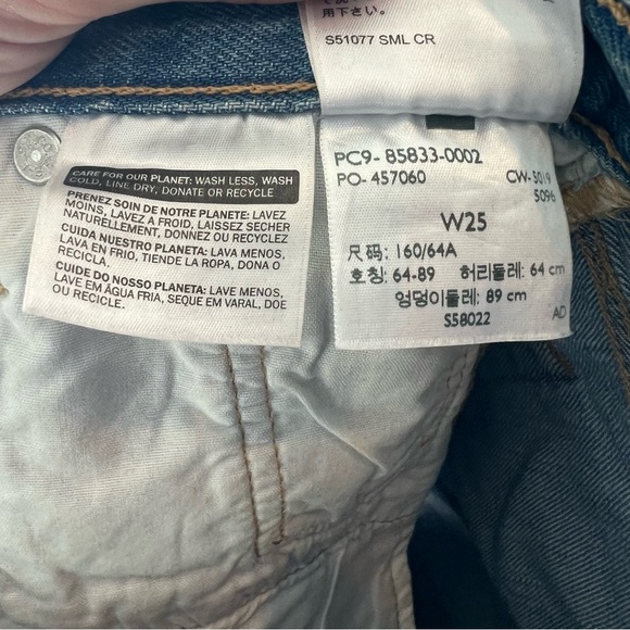 Levi mid wash denim jean shorts - Picture 4 of 5